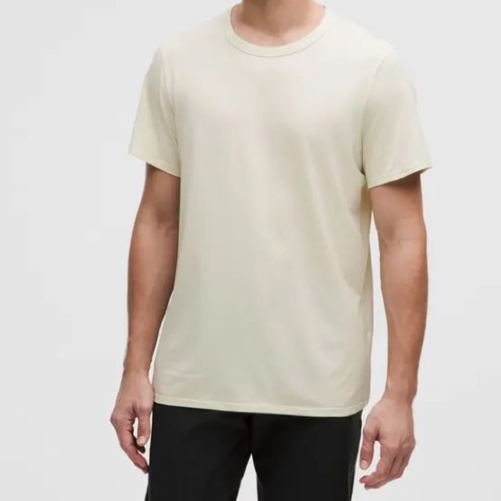 Lululemon Men’s Fundamental T-Shirt Bone. Size Large